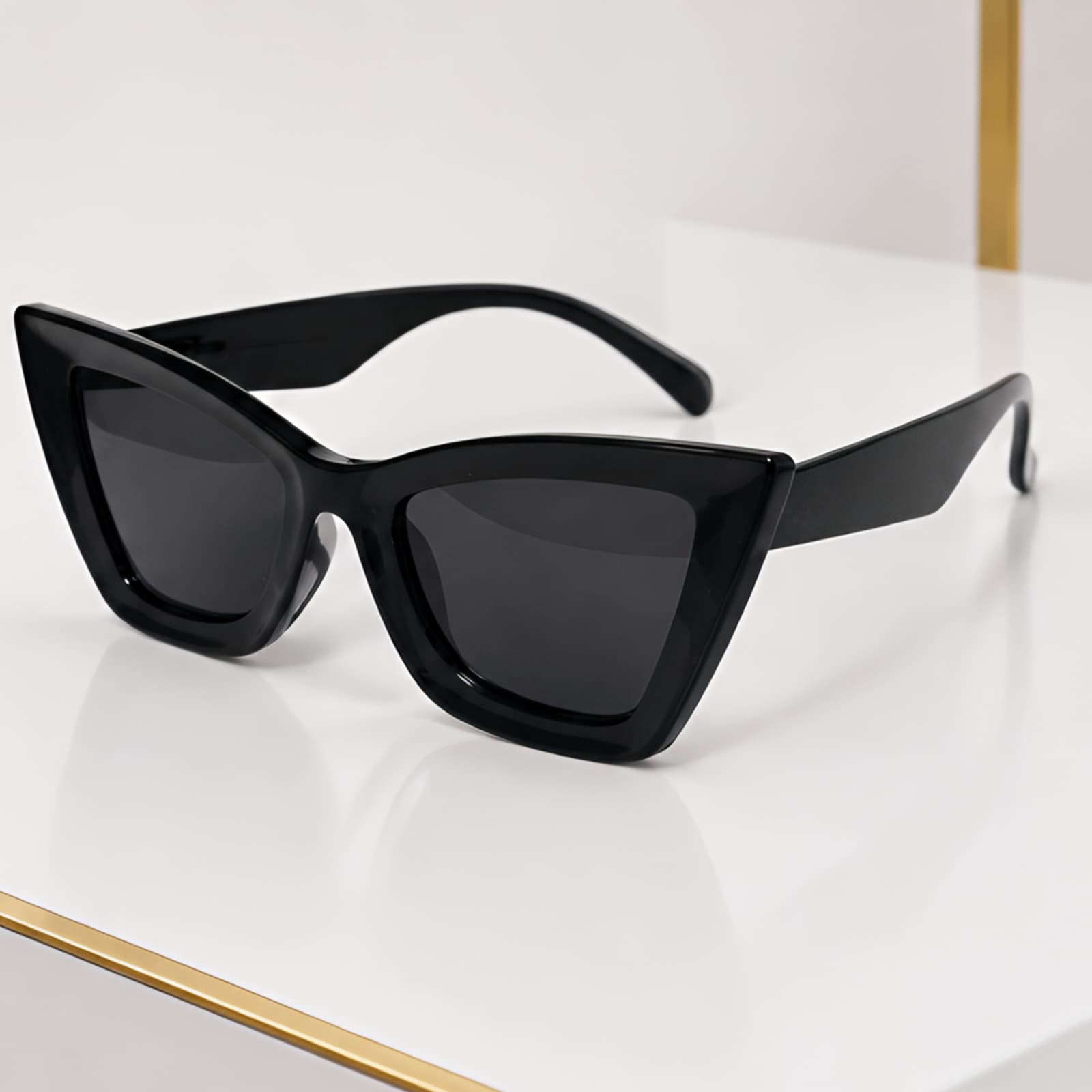 Minimalist Square Sunglasses for Women & Men, Retro Classic Unisex Design